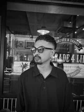 カムレイドフォーライフ(COMRADE 4 LIFE) クロップ　スキンフェード　アイロン風パーマ