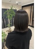 オリーブグレージュ／暗めカラー／切りっぱなしボブ