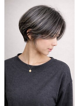 テト(teto) 30代から50代の大人女性ハイライトショート× 上品美シルエット