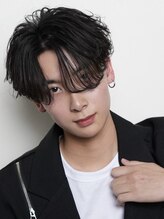 ミヤビ(MIYAVI)&nbsp;韓国風センターパート　ニュアンスパーマ