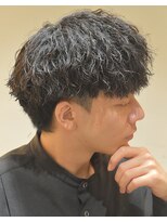 フリーク バーバーショップ 都島店(FREAK BARBER SHOP)&nbsp;黒髪ツーブロックマッシュ縦落ちツイストスパイラルパーマ