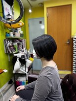 シースティア(siistia) 《綺麗なシルエットのショートカット》