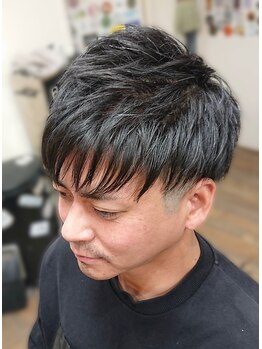 床屋のよこがわの写真/緻密なフェードスタイルで男度を上げる。髪質や骨格に合わせたカットで清潔感溢れる佇まいに