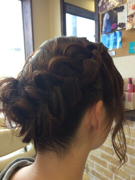 アグリームヘアー(Agleam Hair) ルーズ編み込みアップ