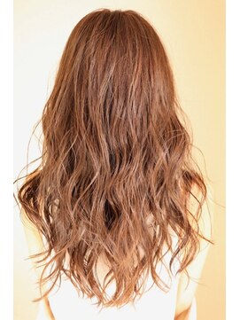 ヘア プロデュース アイモ(Hair Produce Aimo) シークレットハイライトで動きをプラス！ビーチウェーブ