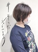 柔らかくまとまるショートヘア