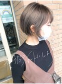 赤みのないグレージュとショートボブ