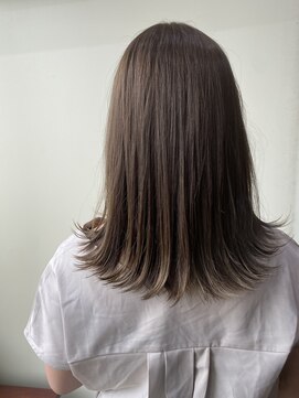 エイミー(Aimee) Aimee オリーブグレージュ×外ハネボブ