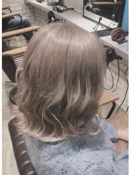 エイトセカンド 新宿三丁目店(EIGHT second) ホワイトグレージュ