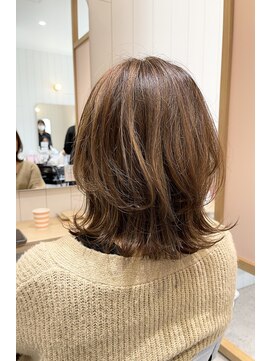 カームバイリベルタ(calm by Re:berta) 白髪ぼかしハイライト×ウルフボブ/ショコラアッシュ