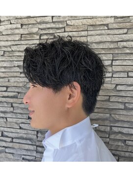 ハイバレーヘアーメゾン(HIGH VALLEY HAIRMAISON) マッシュ 黒髪 束感 女子ウケ ツーブロック　波巻きパーマ