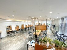 ヘアーズ 加古川平野店(hairs)の雰囲気（広々空間でイメチェンしませんか？）