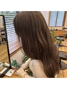 トウキ(touki) 小顔こなれ顔周りレイヤーロングオリーブグレージュ20代30代40代