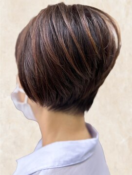 ヘアカラーアンドアイラッシュ マウルール バイ ティアレ(Mauruuru) 30代40代50代秋色小顔立体感ハンサムショート 美シルエット