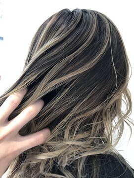 エヌプラスリタ 近鉄八尾(N+lita) 白髪ぼかし