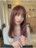 ミディアム　レイヤーカット　内巻き　ピンクベージュ