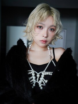 アルバム 銀座(ALBUM GINZA) ブロンド顔周りレイヤーショートミディアムブリーチ_F1185