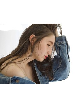 その時、その人、その髪質に合わせたオートクチュール型トリートメントが、毎日のキレイを創る。