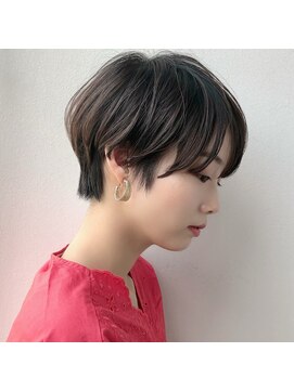 メモリーズ 銀座(Memories) クールでも女性らしいショートヘア