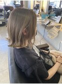 外ハネボブ　切りっぱなしボブ　グレージュカラー