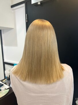 アルーシェウィズスカイ 原宿(Alushe with Sky) ハニーブロンド/ダブルカラー/インナーカラー/ケアブリーチ