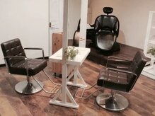 態勢が楽なフルフラットのシャンプー台が心地いい♪