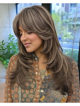 ヌエン 渋谷(NU/EN) ヘーゼルブラウン×ハッシュカット/バタフライカット/ハイライト