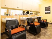 明るい雰囲気のシャンプー台です♪