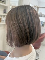 ユーアンドアイ(you & i) アッシュベージュでやわらかく見せるボブ