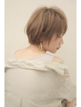 ヨロ(YoLo.) 綺麗なサイドシルエット 大人かわいいショートボブ 担当山下