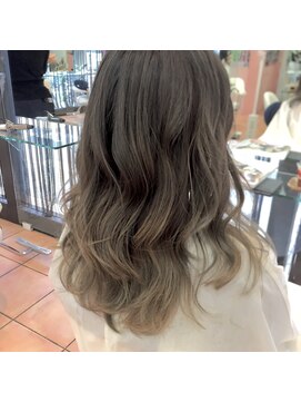 ブルーム コスタ(Blume COSTA) 根本が伸びても気にならないグラデーションカラー