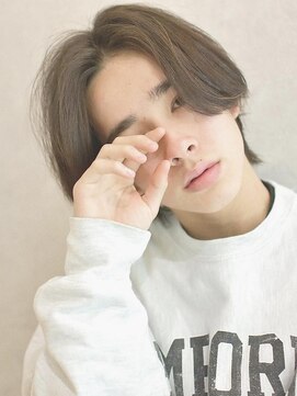 ディッセンバー 神宮前(December) ベージュカラー　センターパート