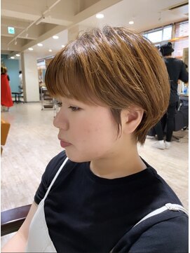 トッカ ヘアアンドトリートメント 難波店 夏のトレンド◎小顔バングのマッシュショート×ベージュカラー☆
