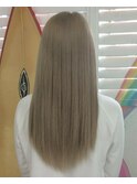 透け感抜群ホワイトヘアー