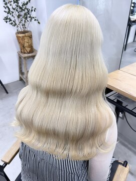 キラ 原宿(KILLA) ホワイトベージュ/ダブルカラー/姫カット/ハイトーン/ブリーチ