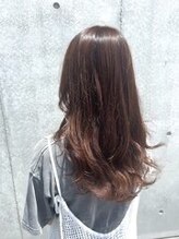 お仕事やバイトで明るくできないけど、、バレないくらいのカラーを試してみたい！