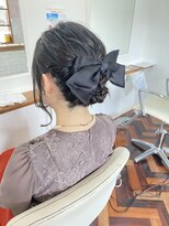 ヘアーアンドメイクアップモパ シニヨンアレンジ