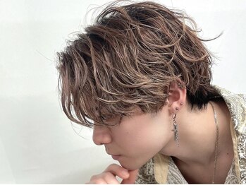 ワンズナゴヤ 名古屋栄店(ONE's NAGOYA)の写真/ONE's発信の《ツイストスパイラルパーマ》で、無造作な質感*ビジネスシーンでも◎[名古屋栄駅/眉毛/men's]