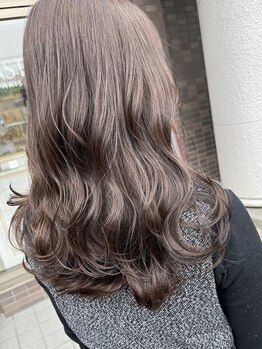 カペリベラ CapelliBella 香里園店の写真/白髪は"隠す"より"ぼかす"!肌に馴染む柔らかな白髪ぼかしカラー♪綺麗がさらに長続きするトリートメントも!