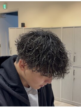 ルーストデラックス 京都河原町三条(ROOST dx) 波巻ツイストスパイラル/フェザーパーマ/京都河原町