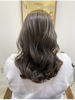 ジャドール(J'ADORE)の写真/高い技術力でお白髪を綺麗に染め上げます。乾燥やパサつきのお悩みも改善♪透明感&艶感溢れる仕上がりに＊