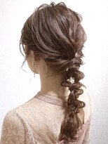 キリ 逗子(kiri) 逗子葉山ヘアアレンジポニーテール革紐アレンジ編みおろし結婚式