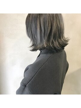 ミント(mint) 暗髪透けるグレー&切りっぱなしボブ