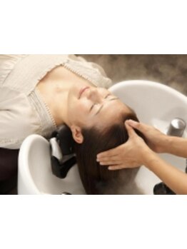 いつも頑張っている自分へのご褒美に♪頭皮のコリをほぐし、心と頭皮にやすらぎと、潤い溢れるツヤ髪に◎