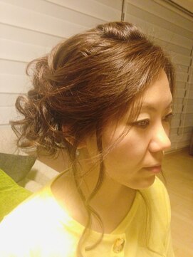 オクトヘアー(Octo hair) ルーズシニョン