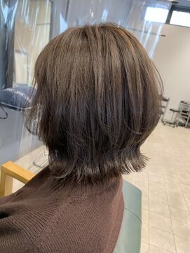 レナータ ヘア(Renata hair) 簡単ミディアムウルフ