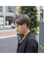 キーノ(kino) シルバーグレーとセンターパート