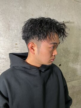 イーラ(era) センターパート×ツーブロック×ツイストスパイラルパーマ