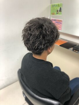 カラーサロンビスカリア 相模原エリア 淵野辺駅店(Color salon Biscaria) 刈り上げツイストパーマ