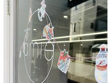 アミ 三宮店(amie)の雰囲気（店内はシンプルモダンな雰囲気ですが季節の彩りも有り☆）